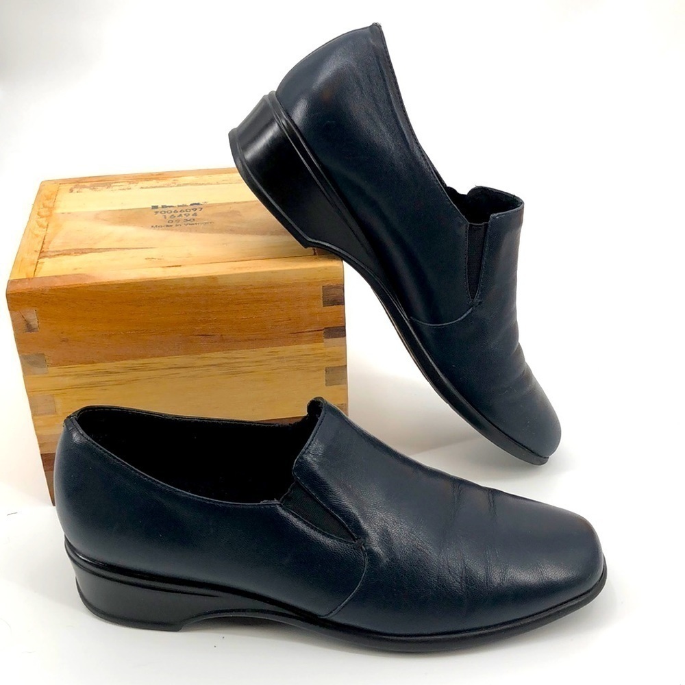 Munro American Hailey Shoes Loafers Size 7M Dark Blue Shock Absorbing Heel